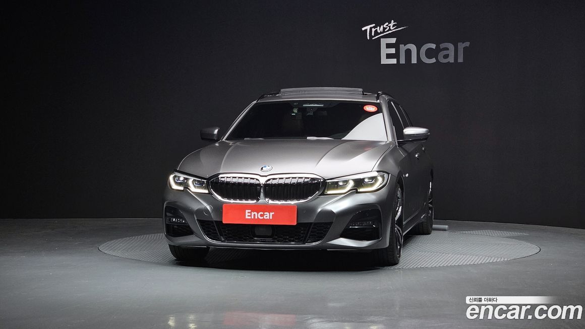 BMW 3-Series 320i Touring M Sports, 2022