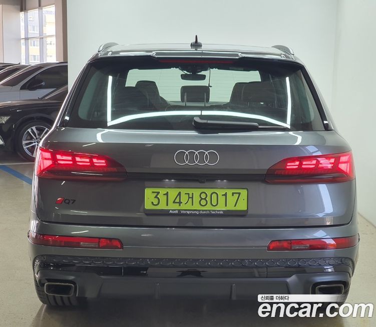 Audi Q7 55 TFSI Quattro Premium, 2025