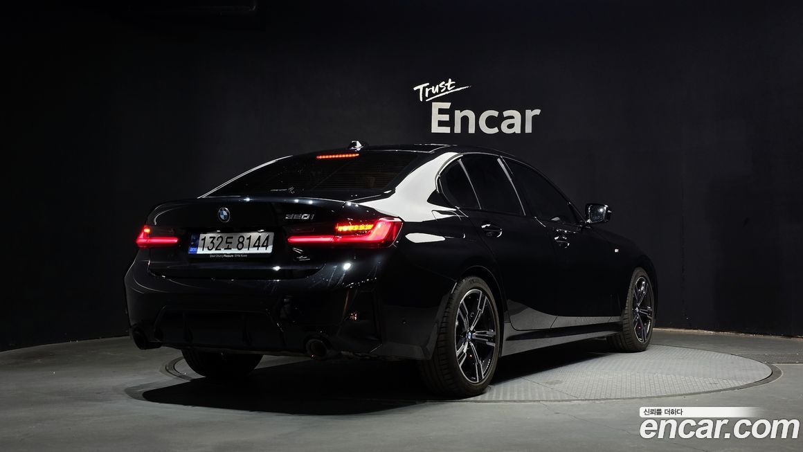 BMW 3-Series 320i M Sport, 2025