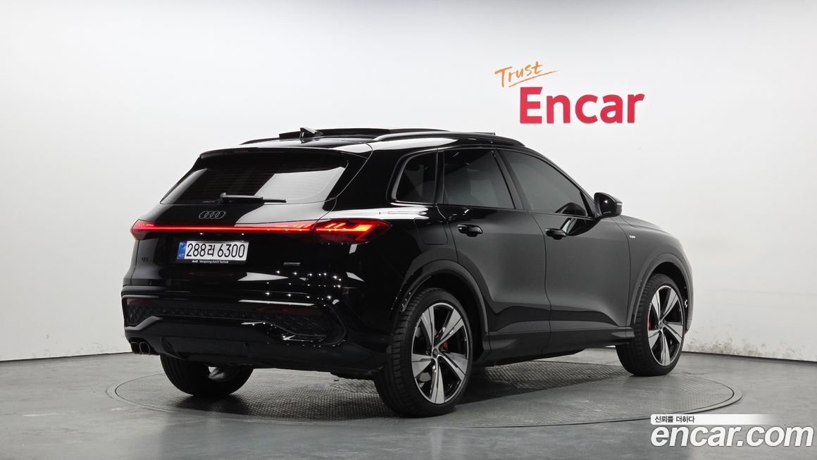 Audi Q5 40 TDI Quattro S Line Black Edition, 2025