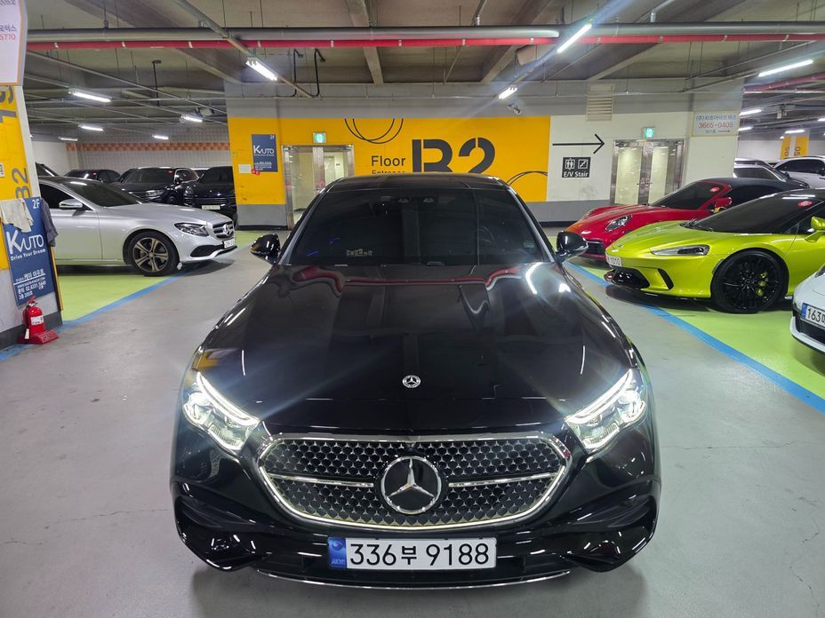 Mercedes-Benz E-Class E300 4MATIC AMG Line, 2024