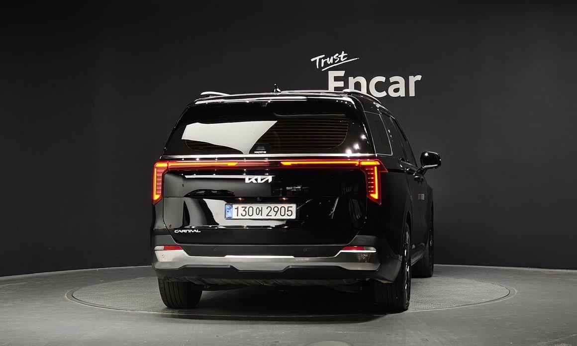 Kia Carnival 9-Seater Signature, 2024