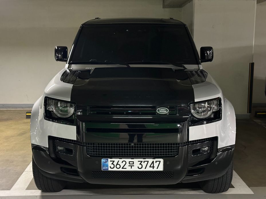 Land Rover Defender 110 D300 X-Dynamic HSE, 2024
