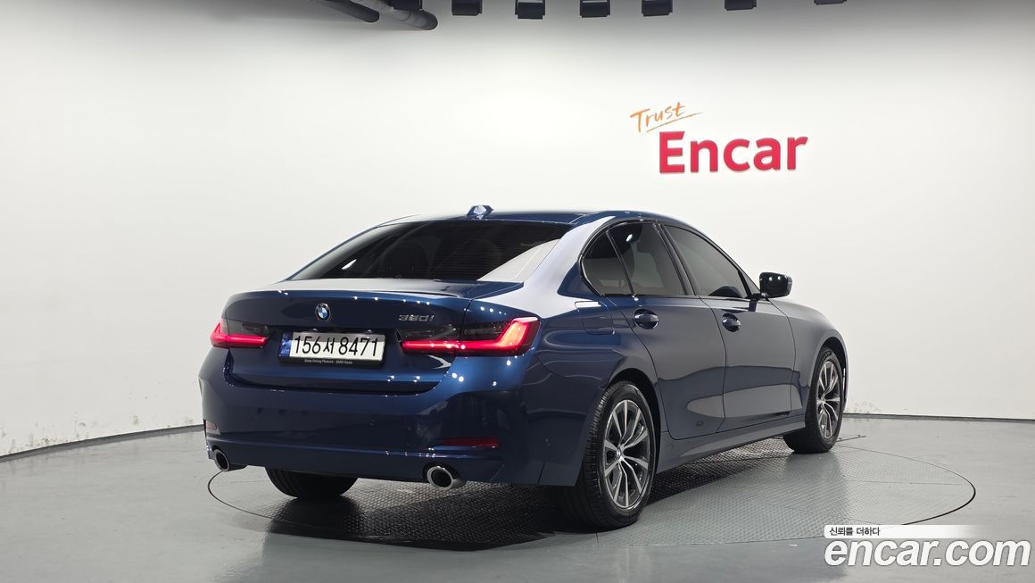 BMW 3-Series 320i, 2023