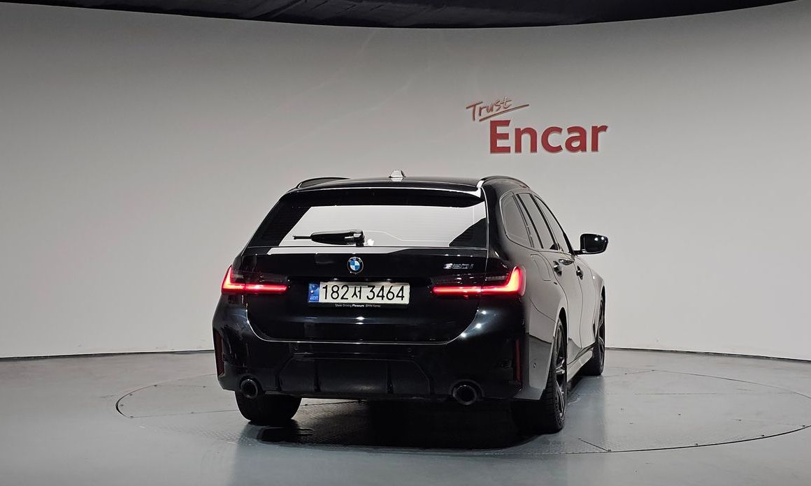 BMW 3-Series 320i Touring M Sports, 2024