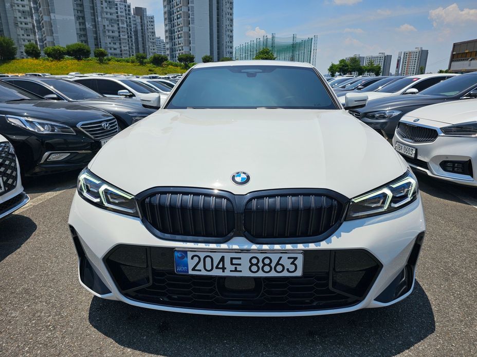 BMW 3-Series 320i M Sport, 2025