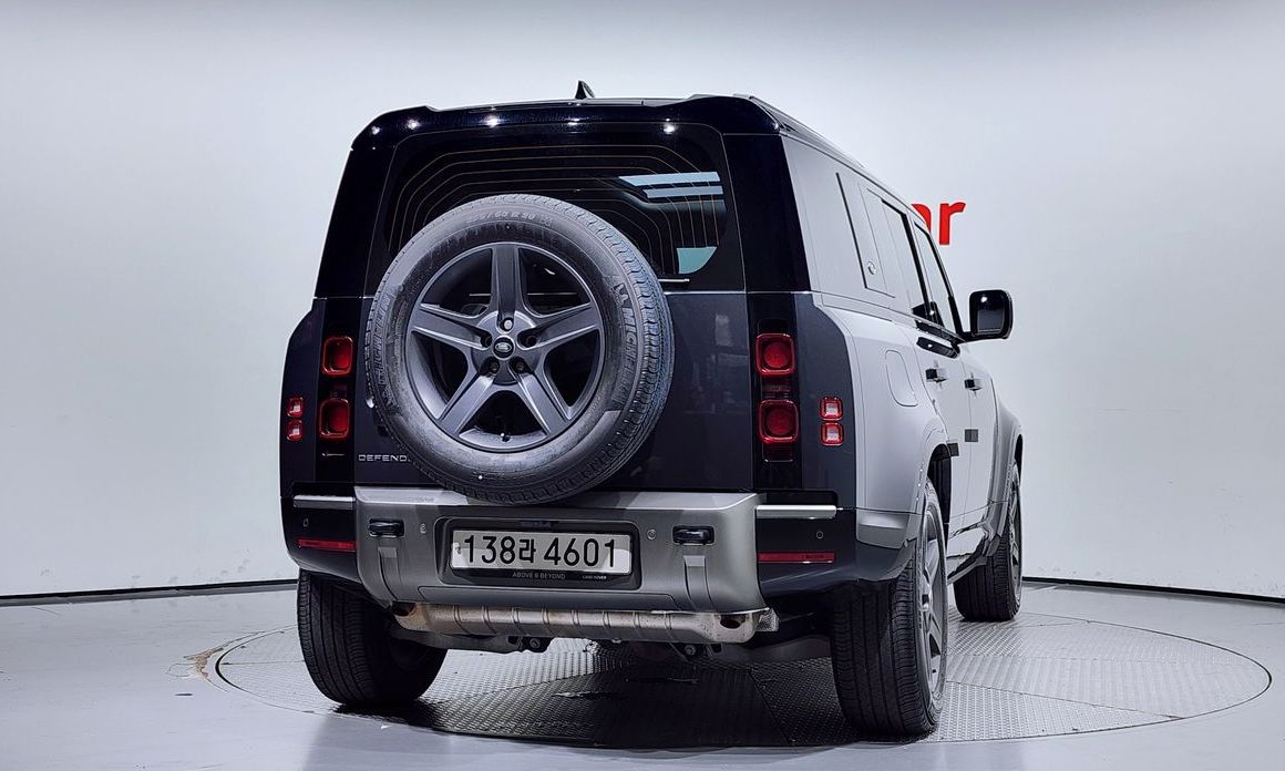 Land Rover Defender 110 P300 X-Dynamic SE, 2024