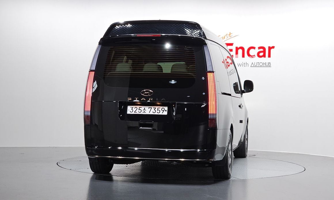 Hyundai Staria 4WD Lounge 7-Seater, 2022