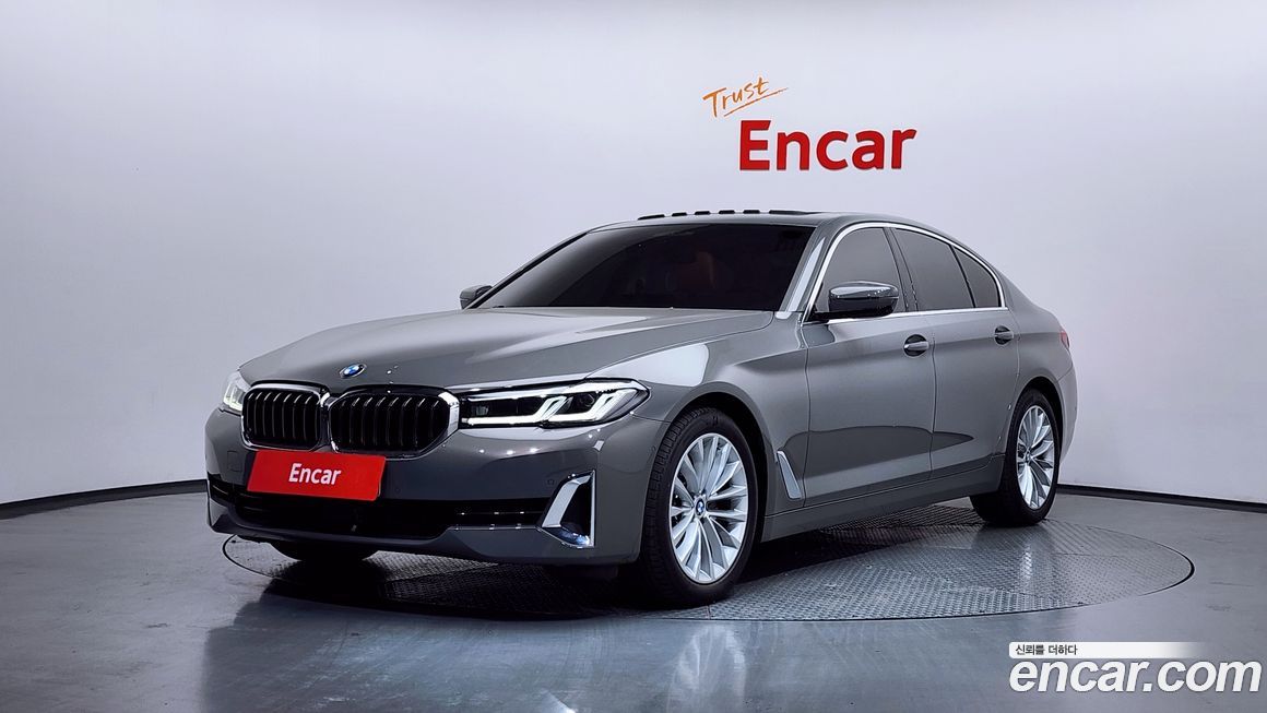 BMW 5-Series 520i Luxury, 2022