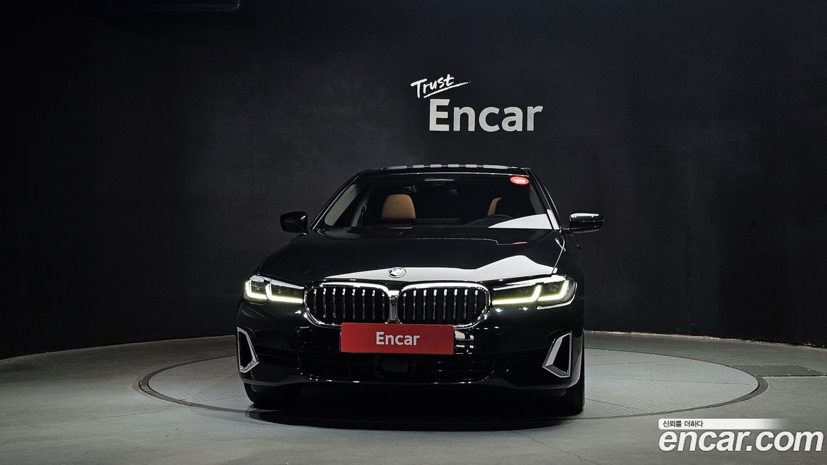 BMW 5-Series 520i Luxury, 2023