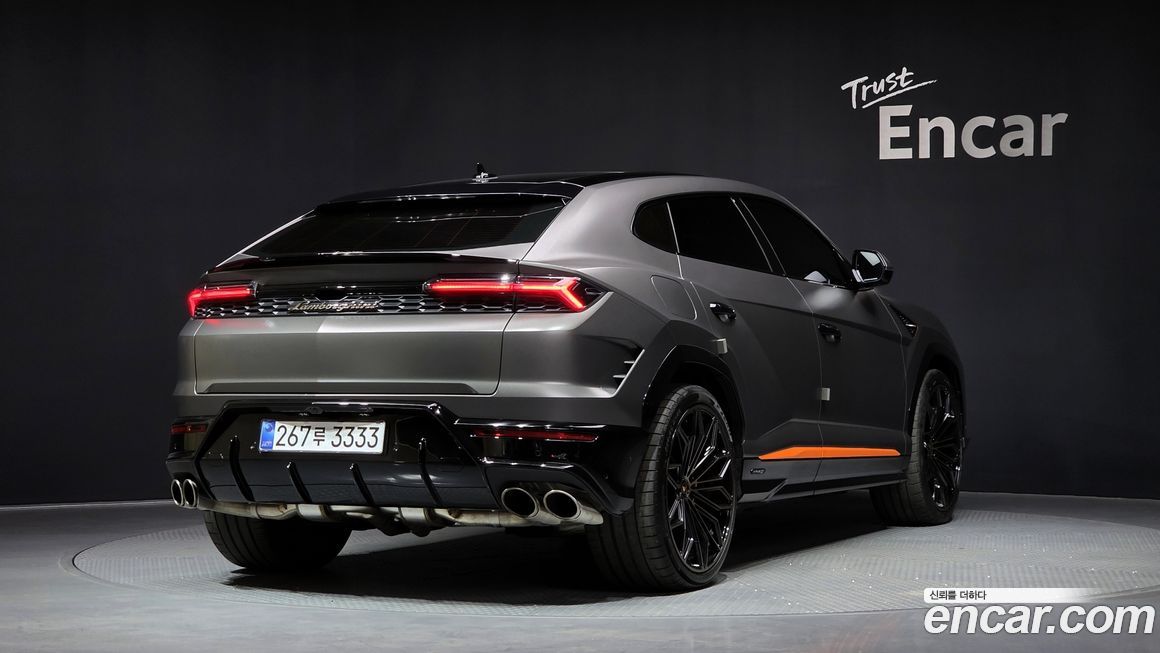 Lamborghini Urus 4.0 V8 SE, 2025