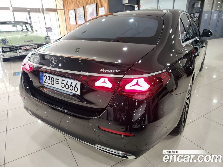 Mercedes-Benz E-Class E300 4MATIC Exclusive, 2025
