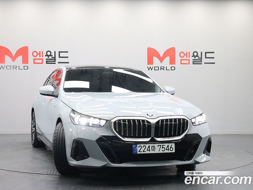 BMW 5-Series 520i, 2024