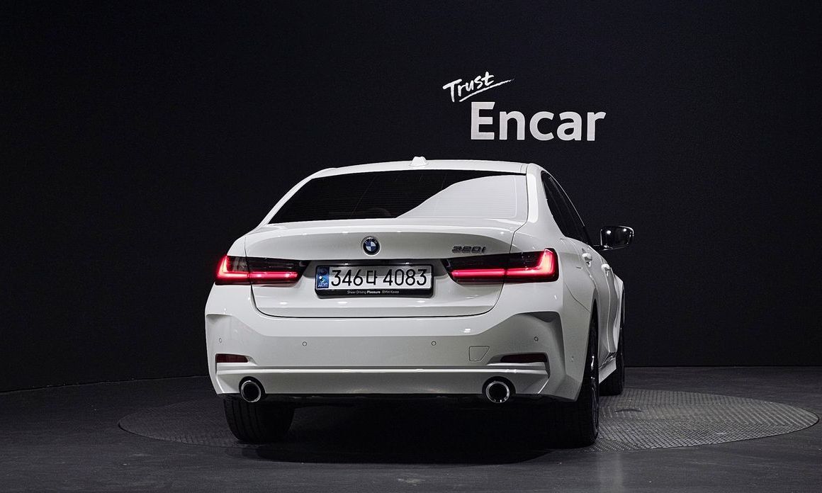 BMW 3-Series 320i, 2024