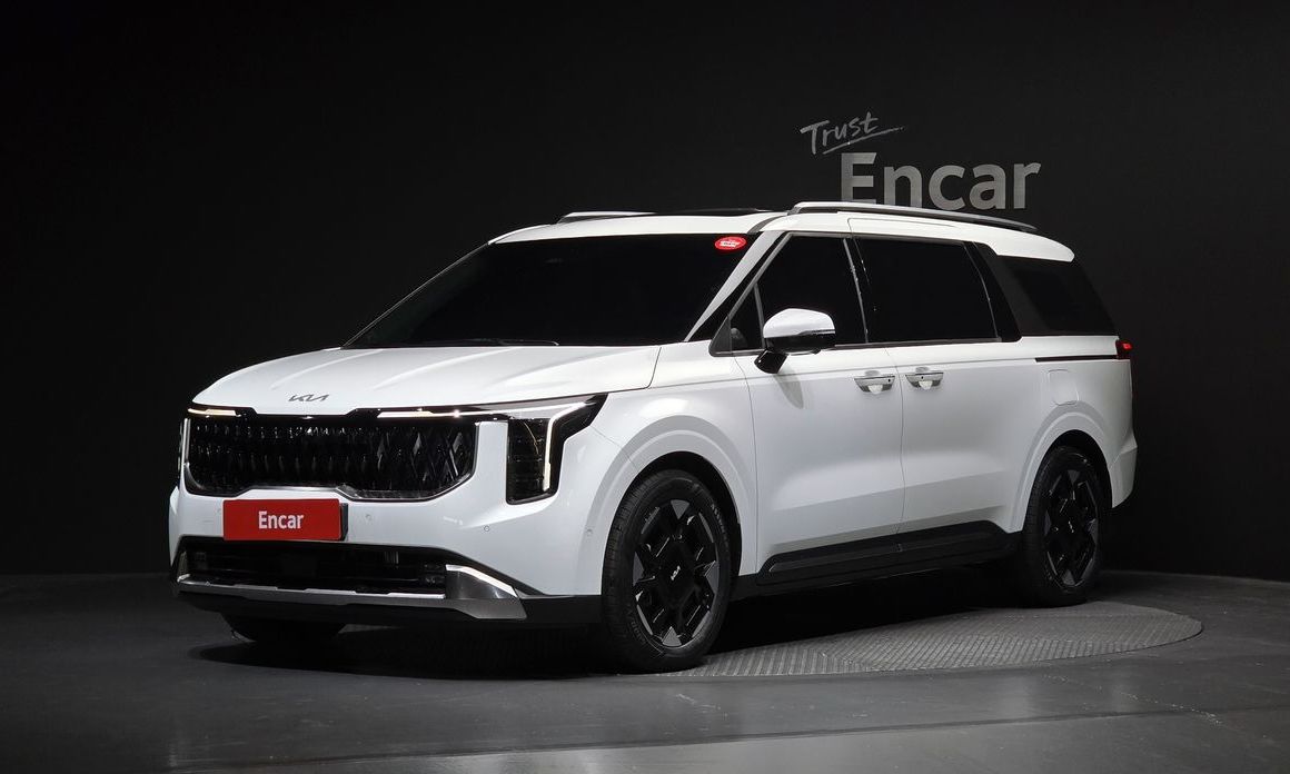 Kia Carnival 7-Seater Outdoor, 2025