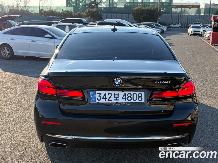 BMW 5-Series 530i Luxury, 2023