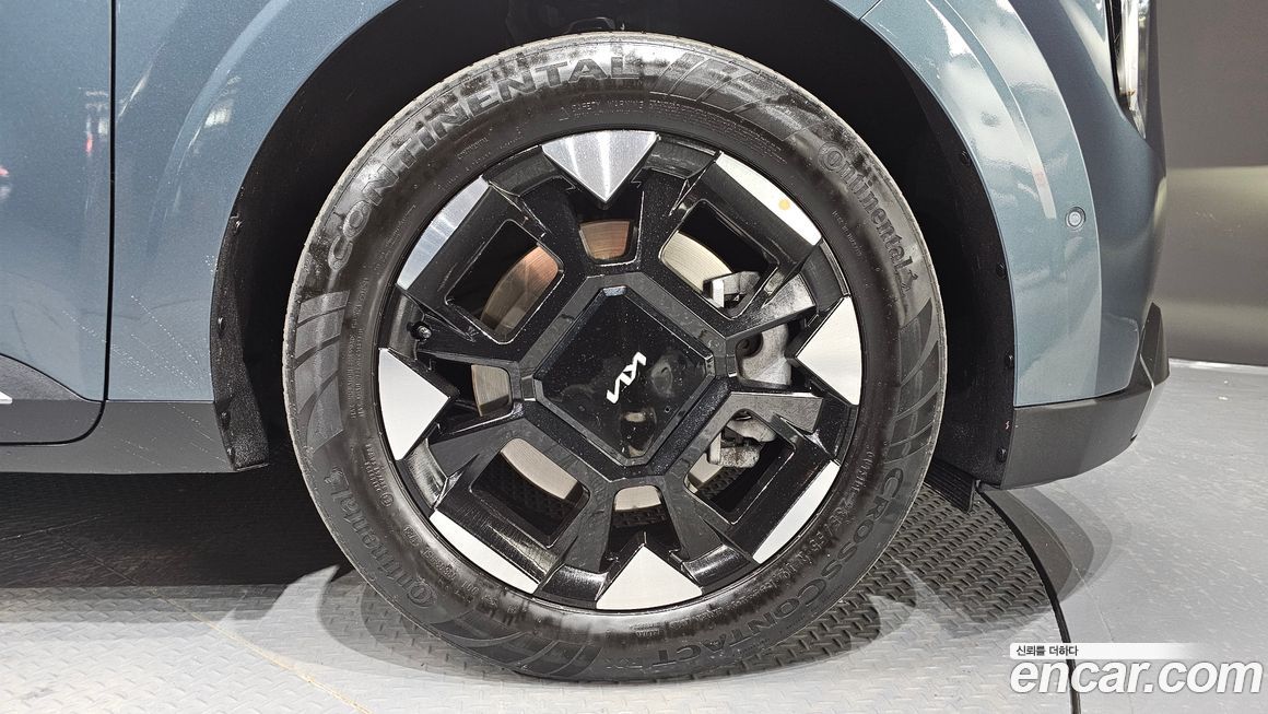 Kia Carnival 9-Seater Signature, 2024