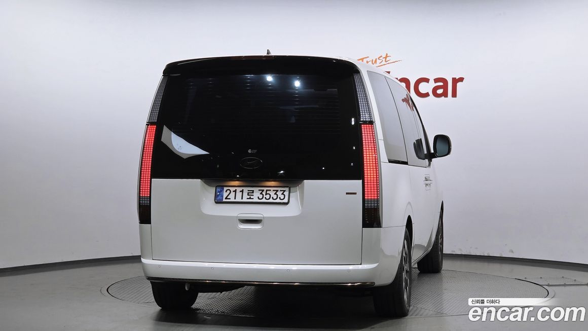 Hyundai Staria 4WD Lounge 9-Seater, 2025