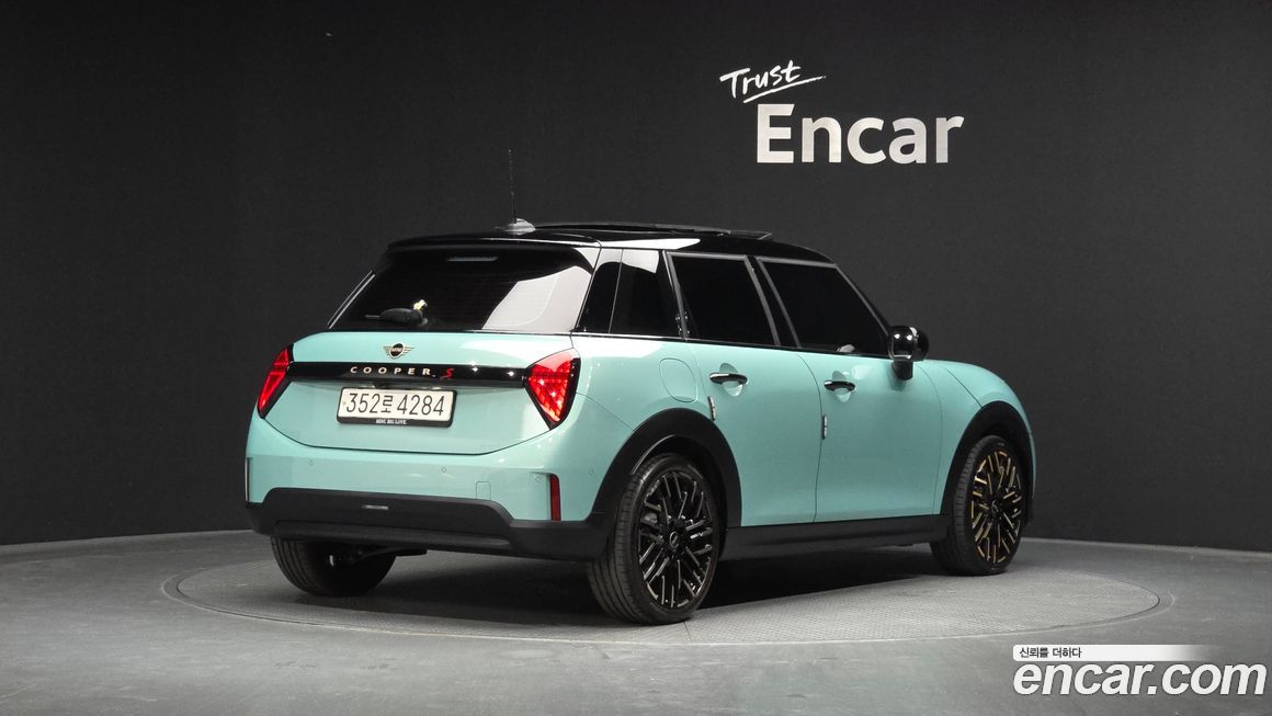 Mini Cooper 5 Door Favoured, 2025