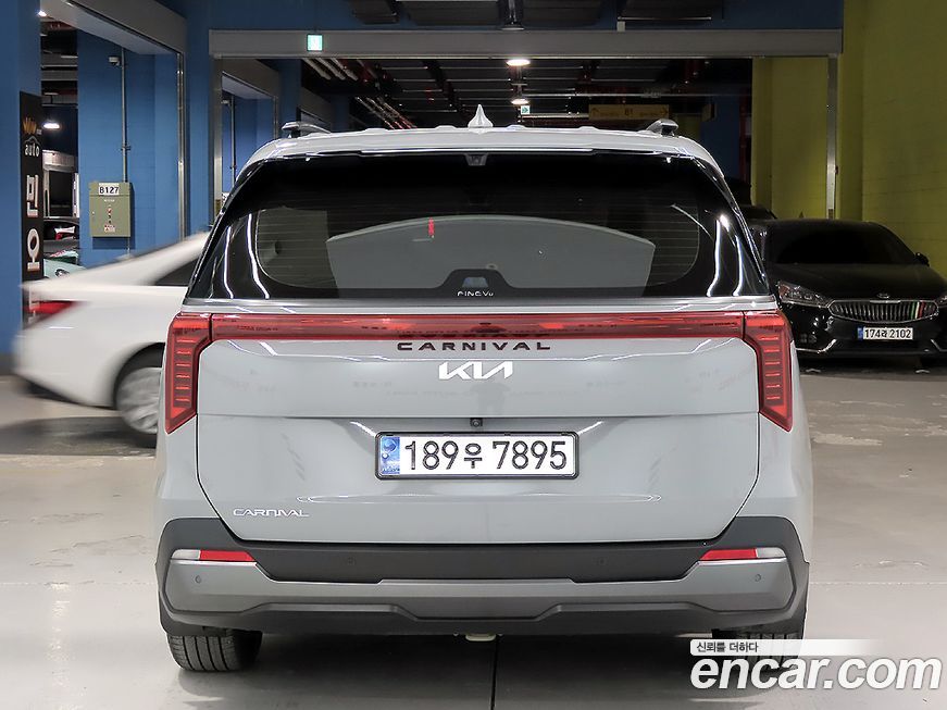Kia Carnival 9-Seater Gravity, 2024