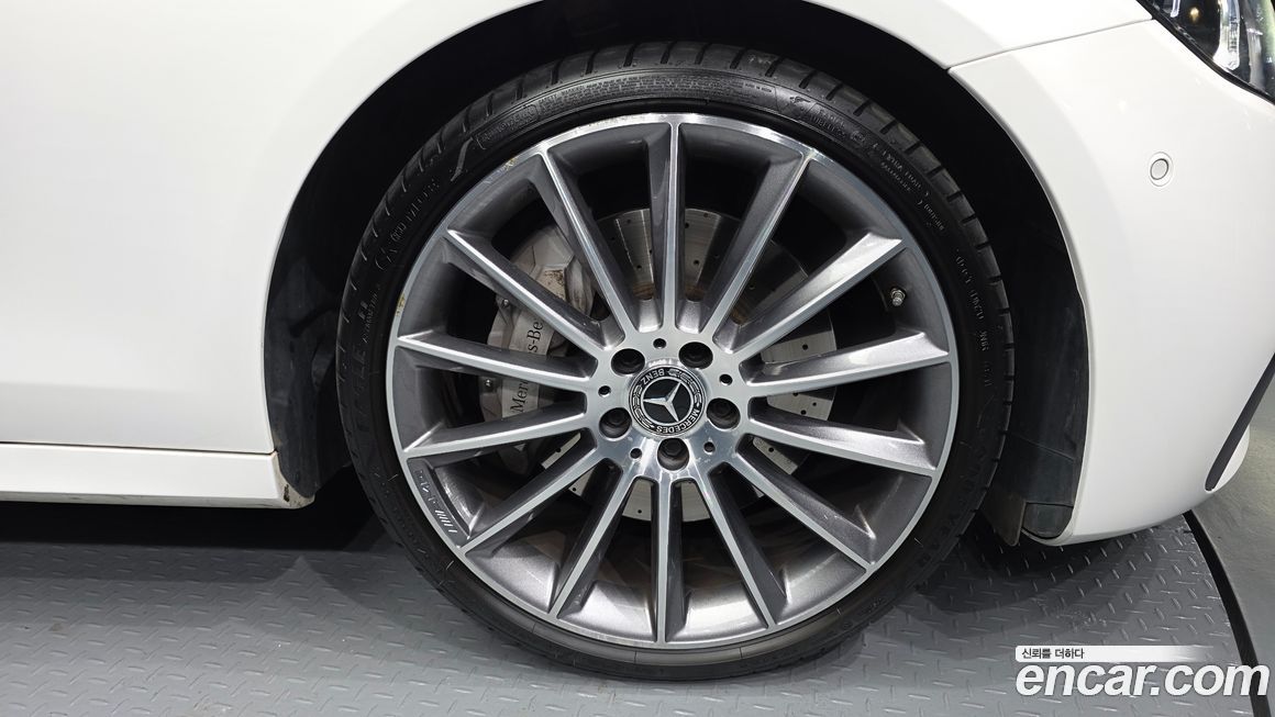 Mercedes-Benz E-Class E350 4MATIC AMG Line, 2022