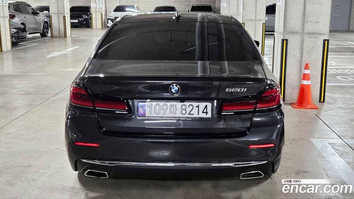 BMW 5-Series 520i Luxury, 2023