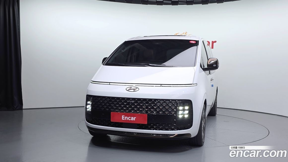 Hyundai Staria 4WD Lounge 7-Seater, 2024