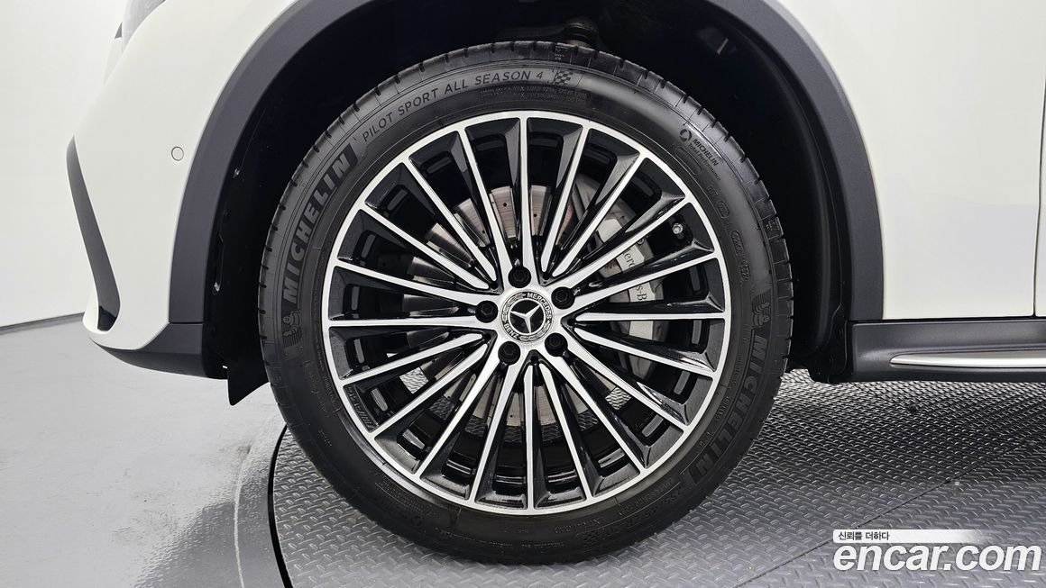 Mercedes-Benz GLC-Class GLC300 4MATIC AMG Line, 2023