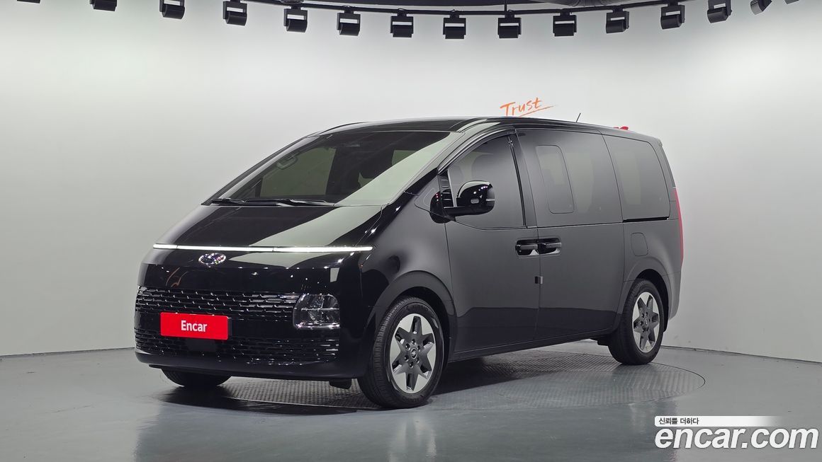 Hyundai Staria 4WD Tourer 9-Seater, 2023