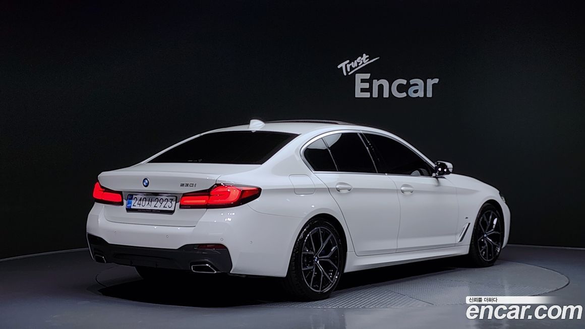 BMW 5-Series 530i M Sport Package, 2023