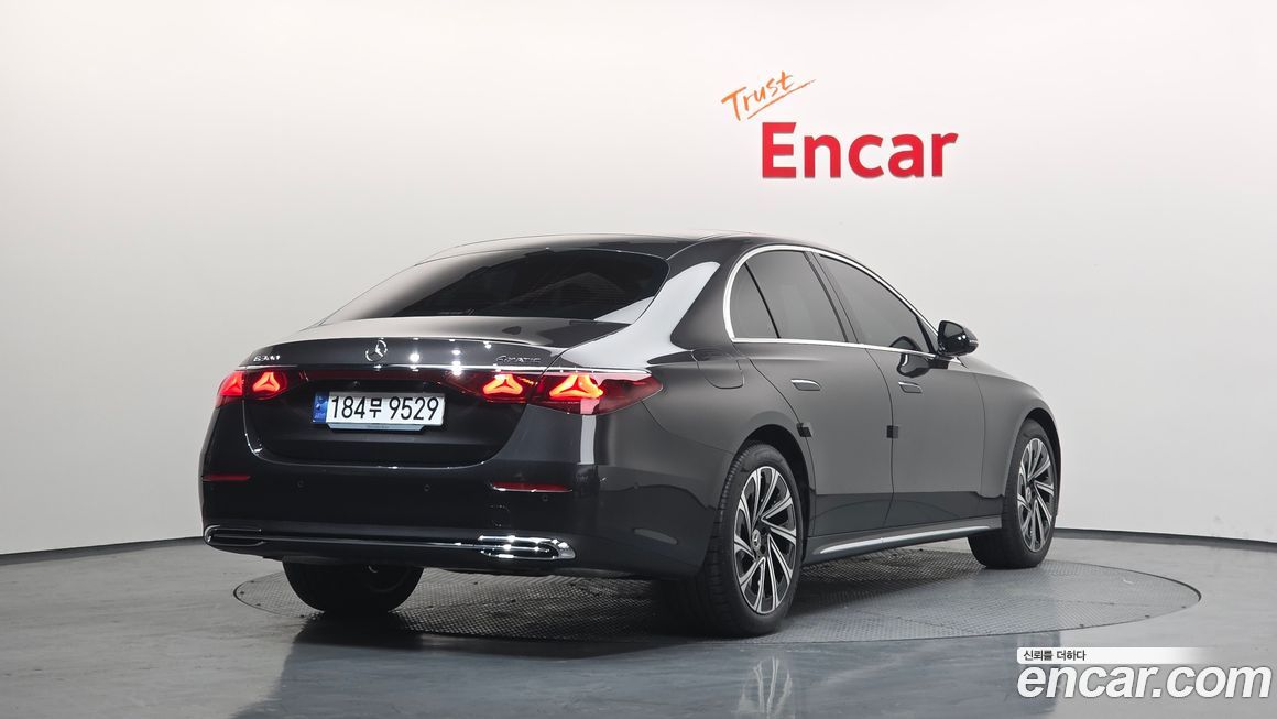 Mercedes-Benz E-Class E300 4MATIC Exclusive, 2025