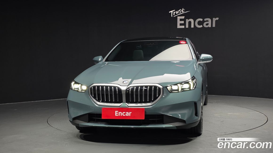 BMW 5-Series 520i, 2025