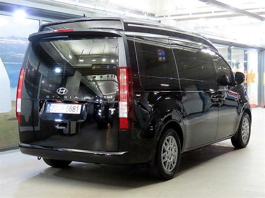 Hyundai Staria 4WD Tourer 11-Seater, 2023