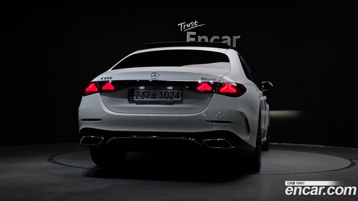 Mercedes-Benz E-Class E300 4MATIC AMG Line, 2025