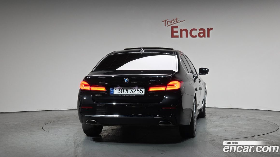 BMW 5-Series 520i Luxury, 2023