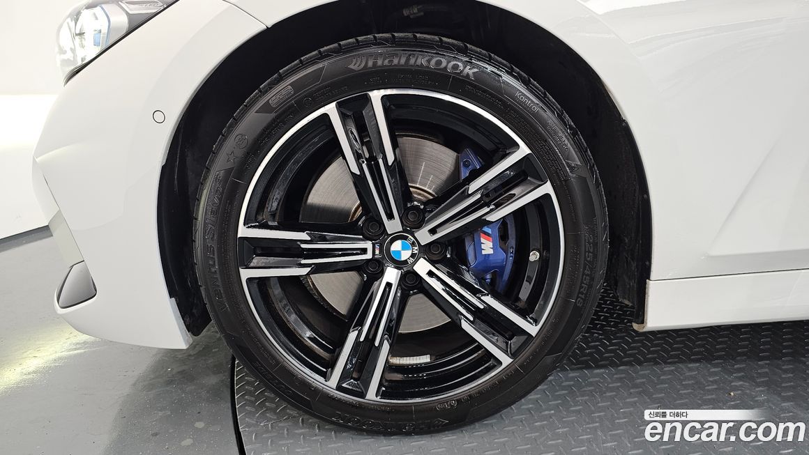 BMW 3-Series 320i M Sport, 2023