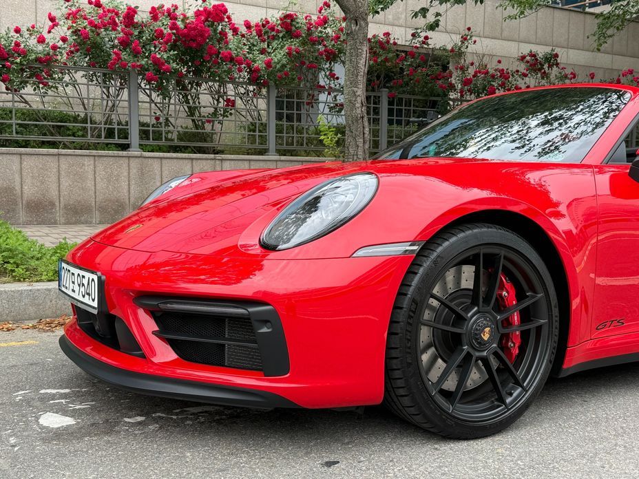 Porsche 911 Carrera GTS Cabriolet, 2024
