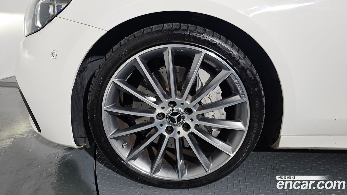 Mercedes-Benz E-Class E350 4MATIC AMG Line, 2022