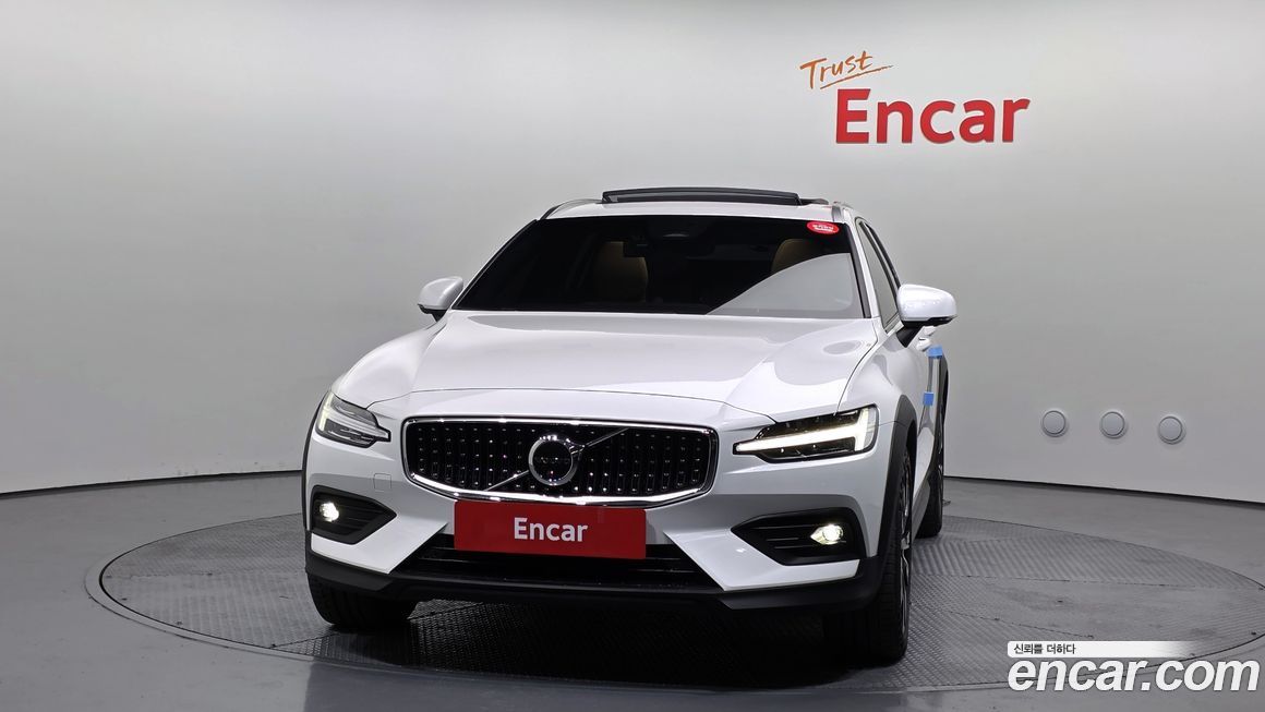 Volvo V60 B5 Ultimate AWD, 2023