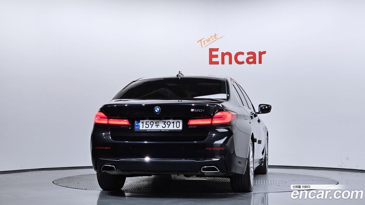 BMW 5-Series 520i Luxury, 2023