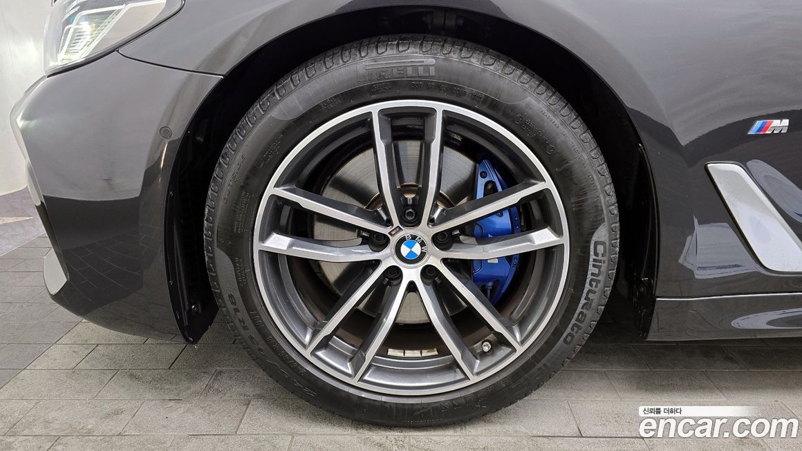 BMW 5-Series 520i M Sport, 2022