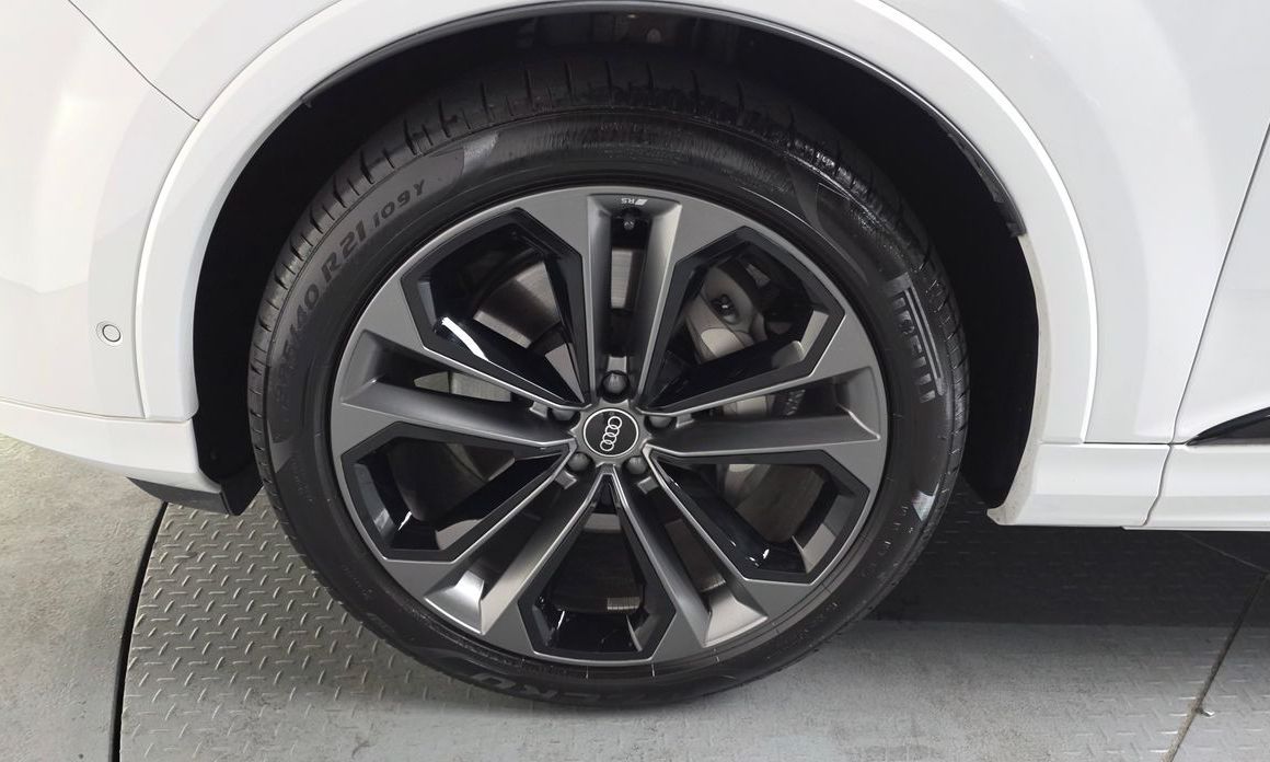 Audi Q7 55 TFSI Quattro Premium, 2025