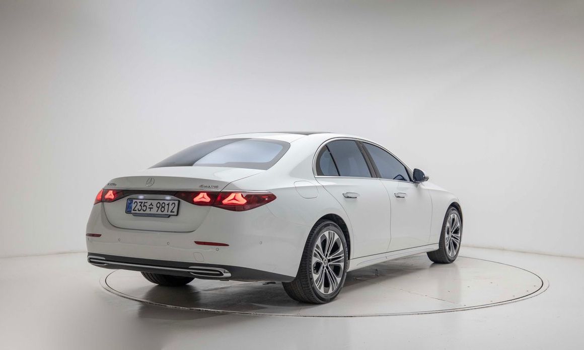 Mercedes-Benz E-Class E350 4MATIC Exclusive, 2025