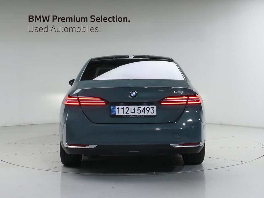 BMW 5-Series 520i, 2025
