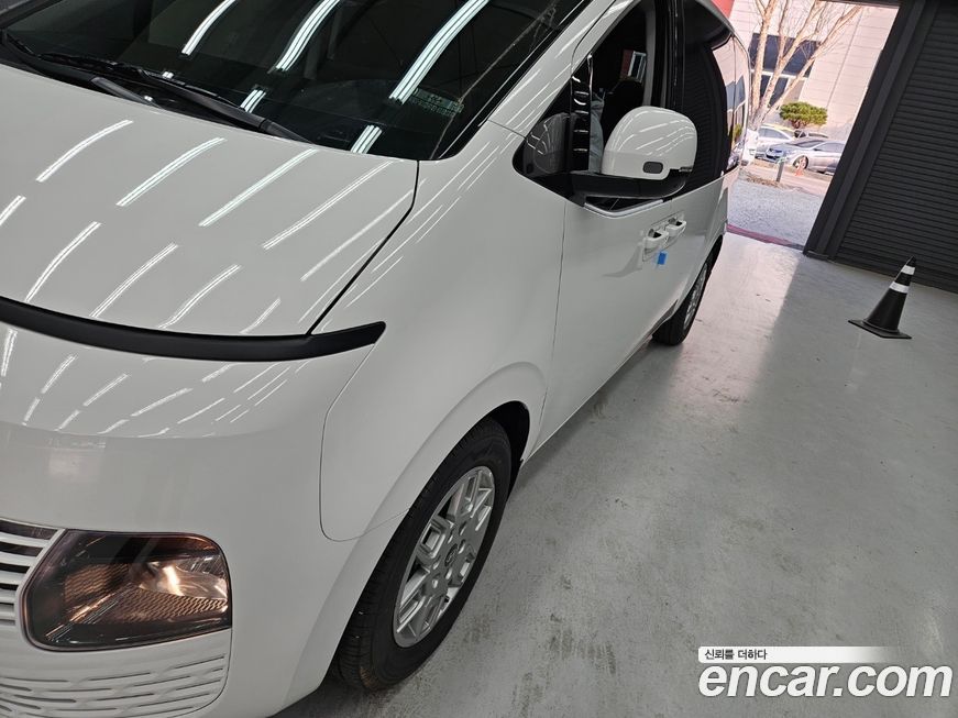 Hyundai Staria Tourer 11-Seater, 2025