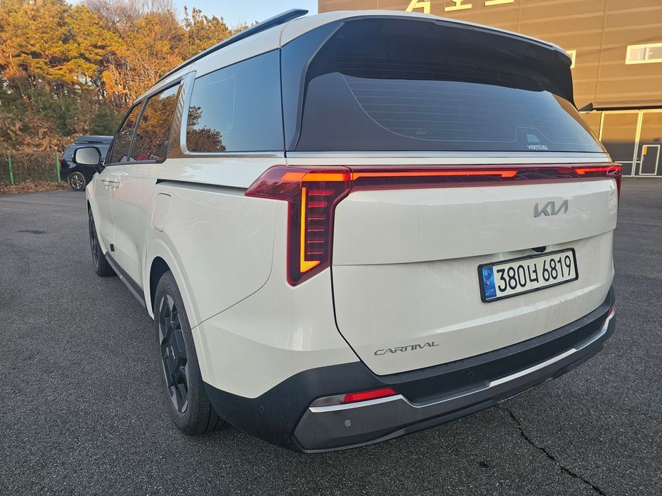 Kia Carnival 7-Seater Signature, 2024