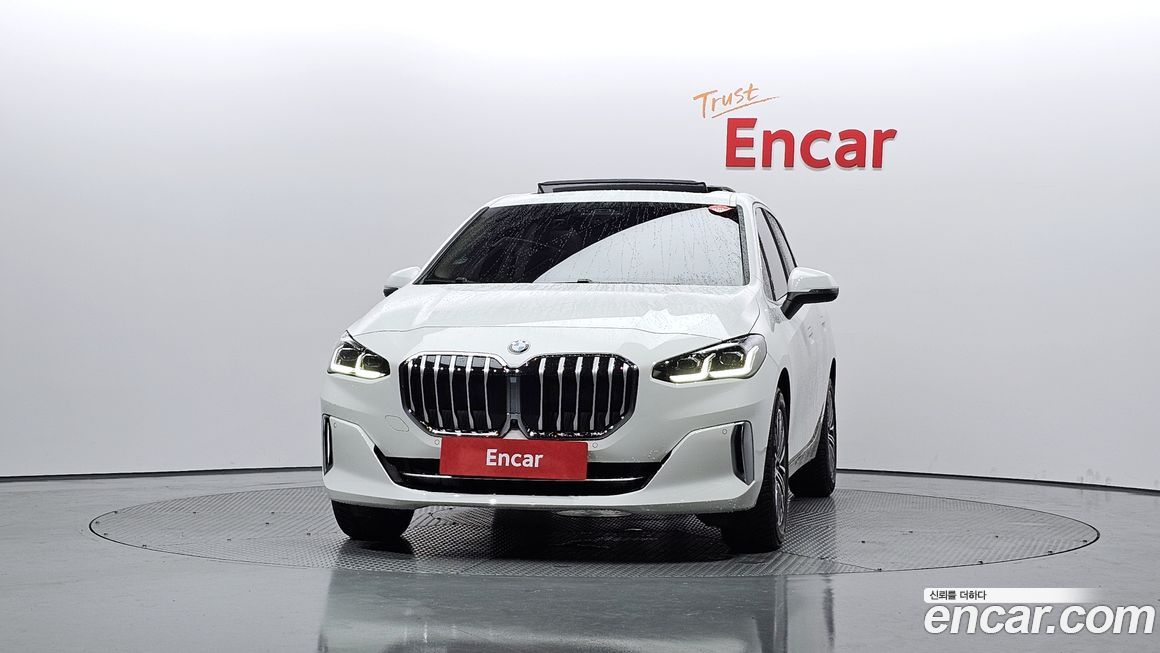 BMW 2-Series 220i Luxury, 2025