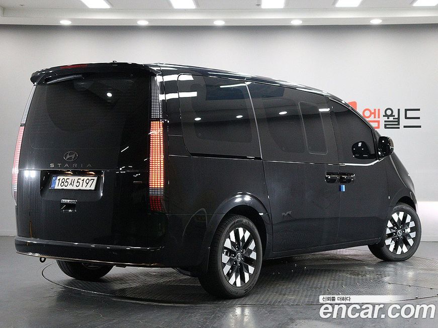 Hyundai Staria 4WD Lounge 7-Seater, 2025