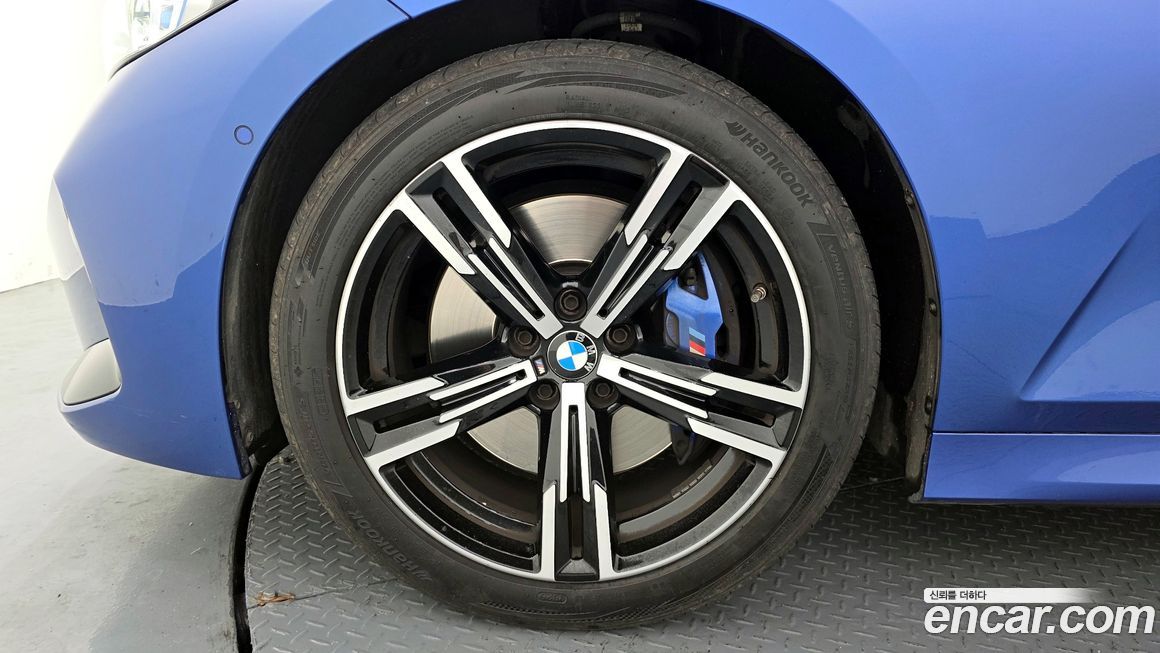 BMW 3-Series 320i M Sport, 2023