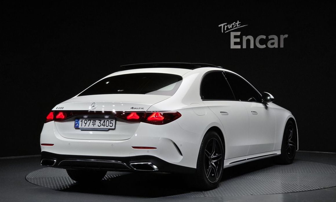 Mercedes-Benz E-Class E300 4MATIC AMG Line, 2025